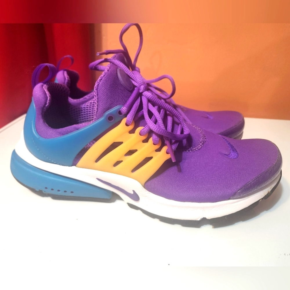 Shoes - Picture 2 of 4